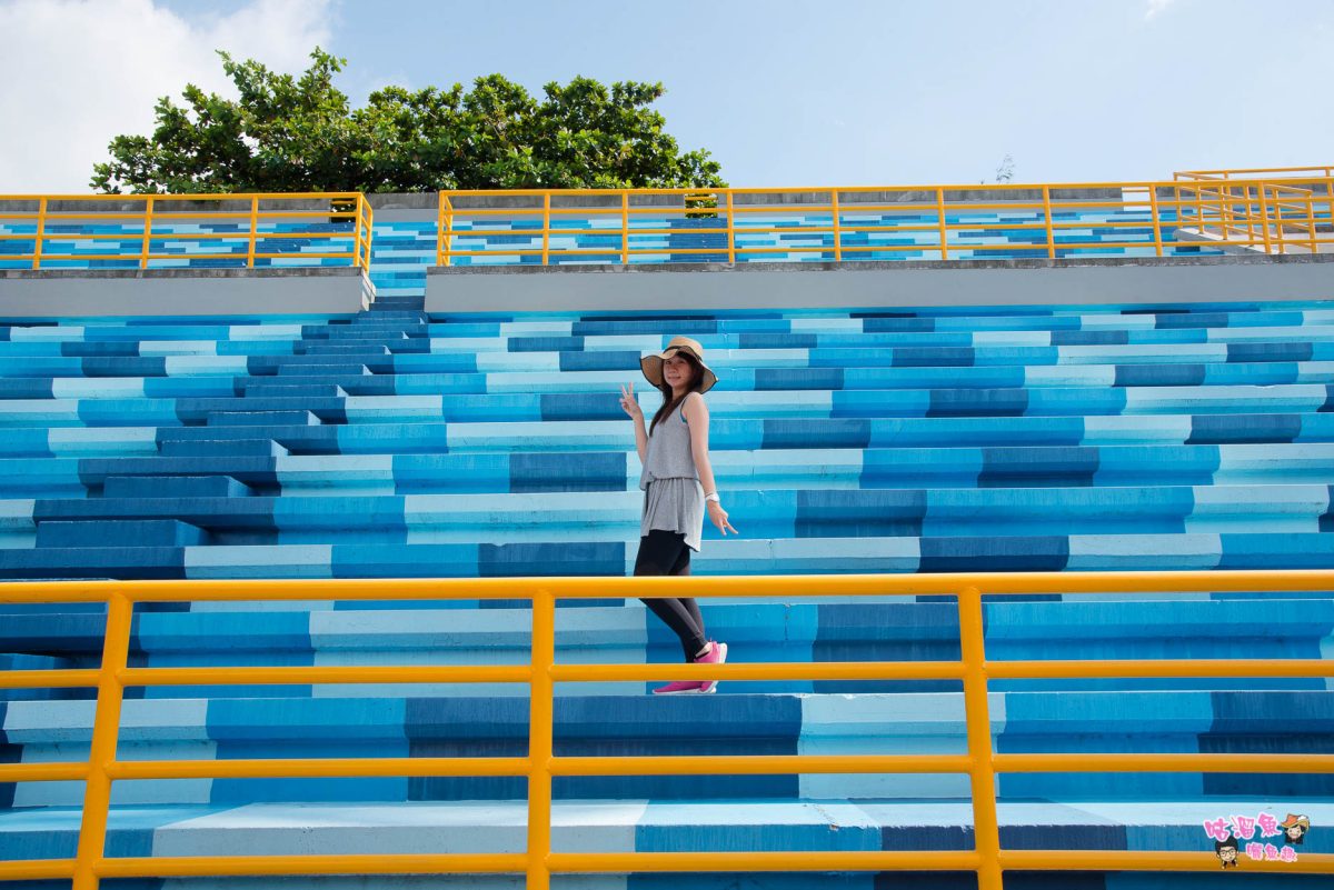 【屏東免費拍照景點】屏東公園 - IG熱門拍照景點再一發！藍色調的特色觀台階梯，怎麼拍怎麼有個性~