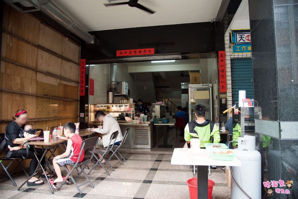 【高雄美食】萬川早餐店 - 熱河街上人氣爆表的早餐店，就算很熱也要排隊吃的美食！