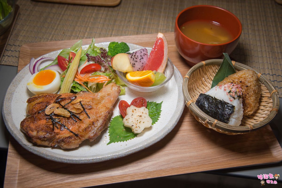 【高雄美食】找。是吉 和食珈琲 - 美術館早午餐！日式昭和時代風格的特色店家，餐點豐富且營養均衡，非常值得推薦！