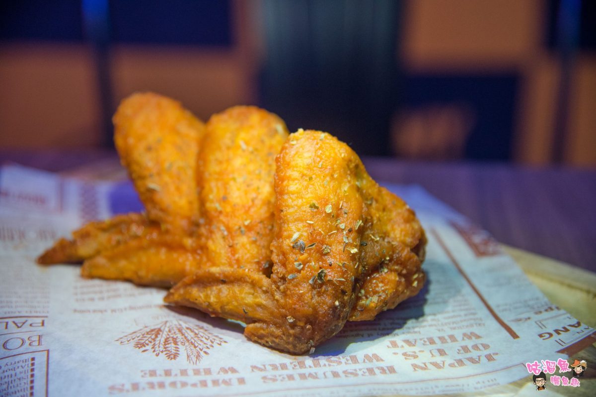 【台中美食】法大炸雞Fukdup Fried Chicken (西屯總店) - 吃到吮指的美味！一個適合與朋友共享同樂的歡樂美食小聚場所