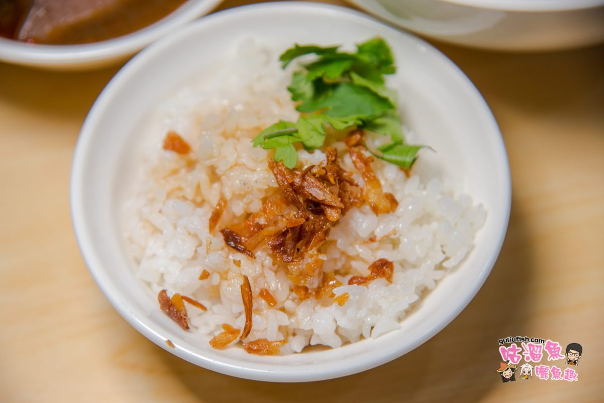 高雄美食》來自四川正宗的麻辣燙，麻而香且獨特，結合台灣小吃的特別風味吃法：白襪子麻辣嘴