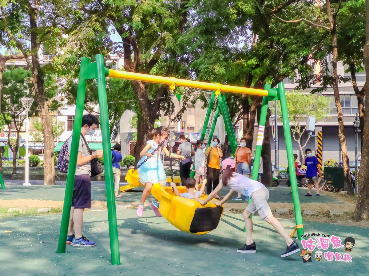 高雄親子景點》鼎泰廣場公園：超萌超吸睛的特色公園，免費又好玩推薦！