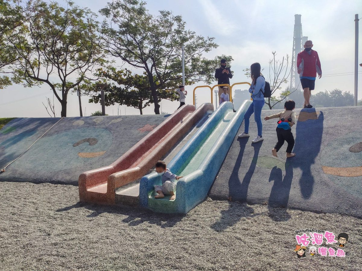 高雄景點》茄萣三清宮公園：遛小孩推薦的親子公園新發現！玩沙/溜滑梯/ 極限飛輪/椰子搖擺鞦韆等多設施 任你玩