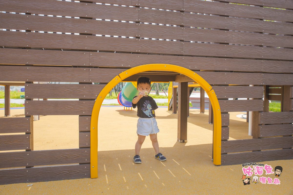 高雄親子景點》新設施免費玩！鳳山運動園區 超寬敞運動空間/足球主題兒童遊戲場/森林步道
