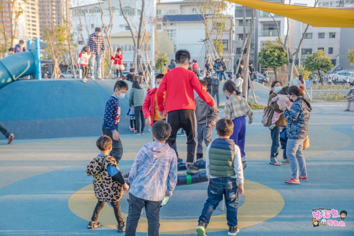港灣旁超放電的海洋主題風特色親子公園，港濱歷史公園特色遊戲場，不僅遛小孩還可賞港景