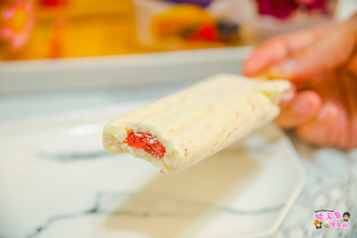 HAPPY COW 雪糕新品上市❗ 全球首創從乳酪跨足延伸到雪糕，起司草莓夾心雪糕/起司綜合莓果雪糕兩種口味登場