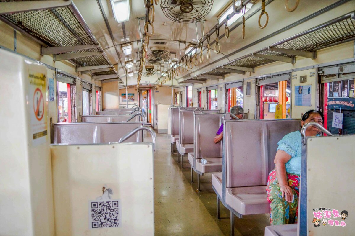 泰國曼谷旅遊景點》美功鐵道市集 世界奇觀！火車穿梭窄道市集裡，曼谷近郊必遊行程