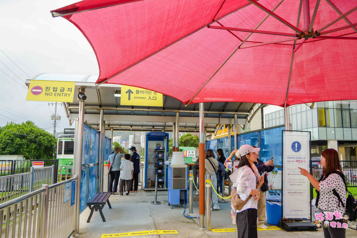 韓國釜山旅遊景點》東海南部廢鐵軌步道，搭乘Blueline Park海岸列車，玩青沙浦天空步道、紅白燈塔及看海景