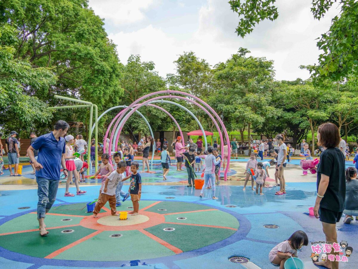 大雅中科公園 | 台中免費親子戲水區推薦！盡情打水仗的好地方，無論大人小孩皆玩得不亦樂乎