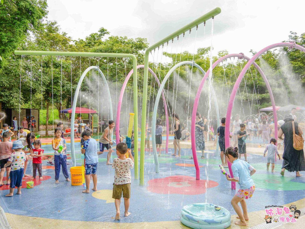 大雅中科公園 | 台中免費親子戲水區推薦！盡情打水仗的好地方，無論大人小孩皆玩得不亦樂乎