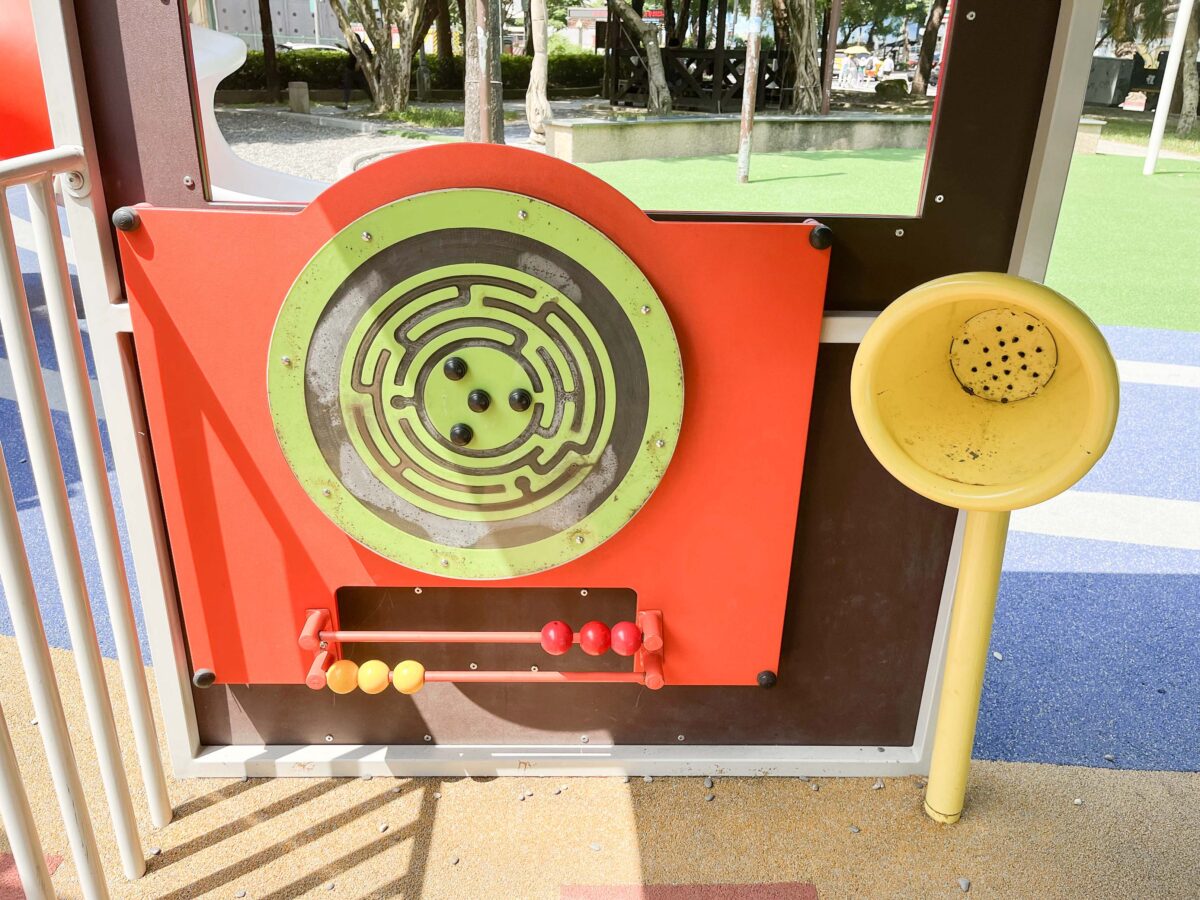 南興公園特色遊戲場 | 台北南港親子公園，飛天小火車主題公園有趣又吸睛