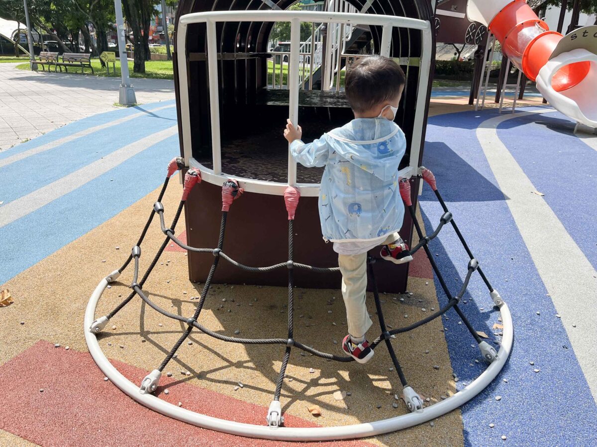 南興公園特色遊戲場 | 台北南港親子公園，飛天小火車主題公園有趣又吸睛