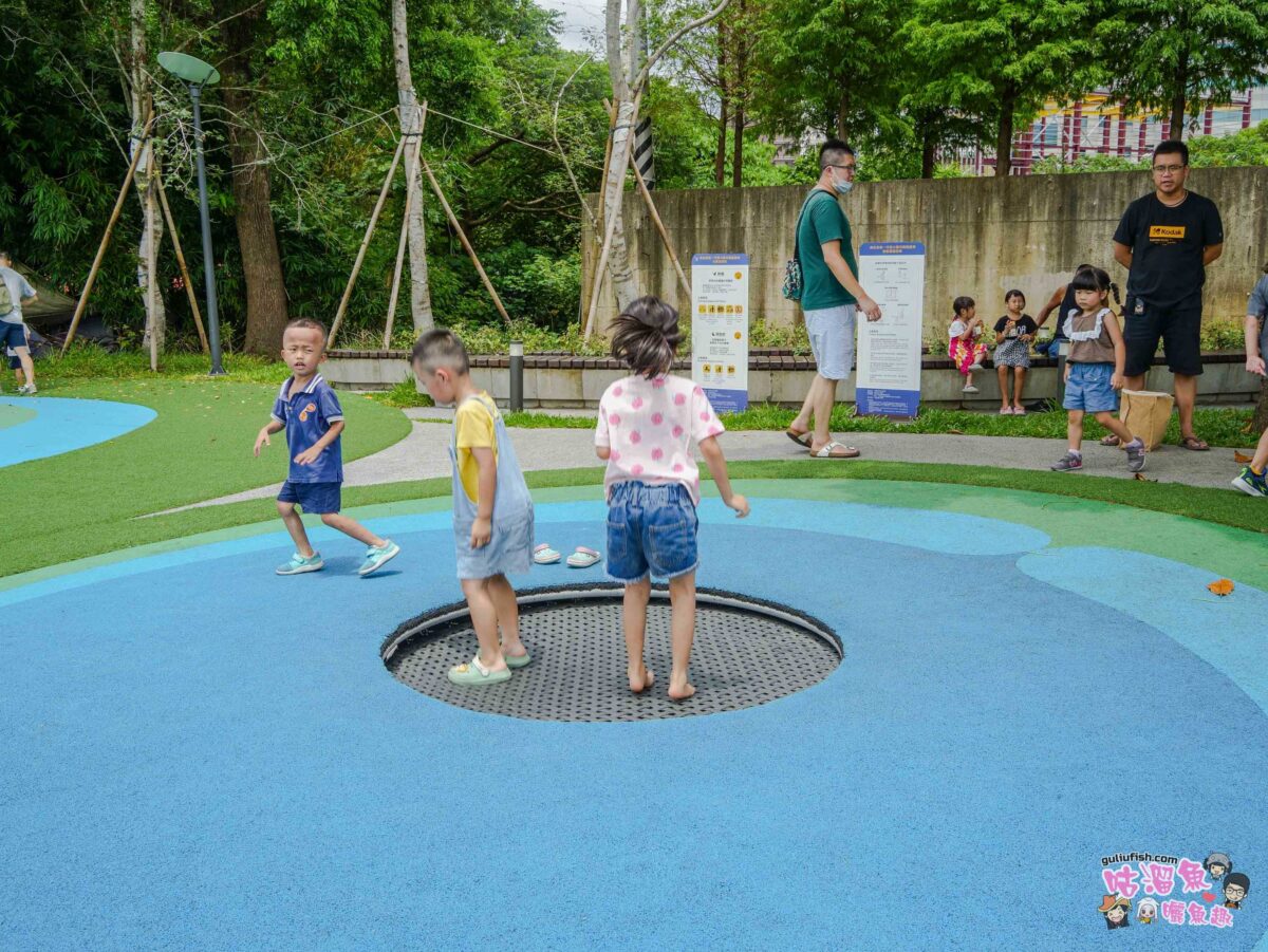 南崁溪桃園區第一河濱公園共融式遊戲場 | 桃園免費親子景點推薦！結合七感體驗打造適合全齡的遊憩環境， 還可騎自行車觀賞河景十分愜意