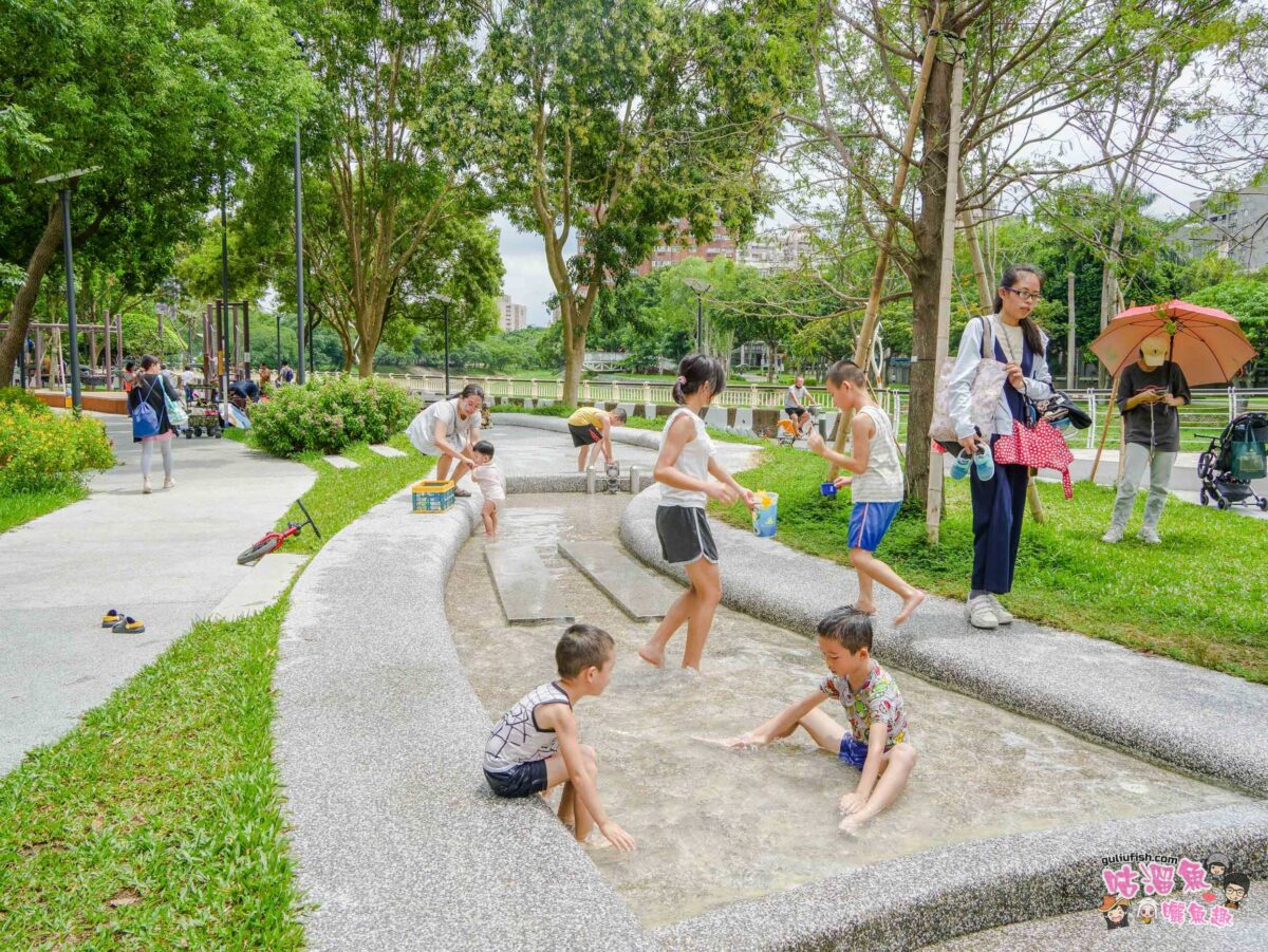 南崁溪桃園區第一河濱公園共融式遊戲場 | 桃園免費親子景點推薦！結合七感體驗打造適合全齡的遊憩環境， 還可騎自行車觀賞河景十分愜意