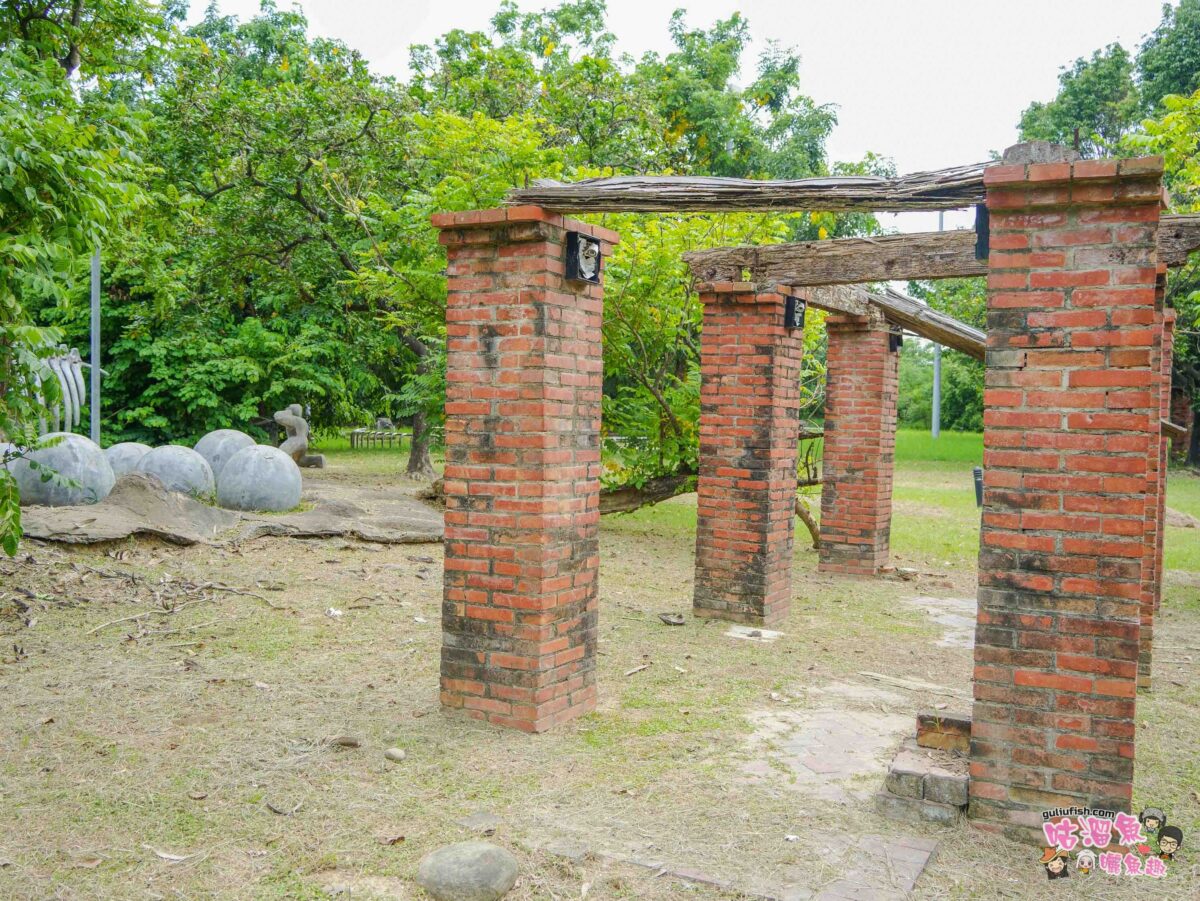 中州體育公園(仁德恐龍公園) | 台南仁德免費景點，恐龍骨骸及小恐龍出沒，尋找侏羅紀