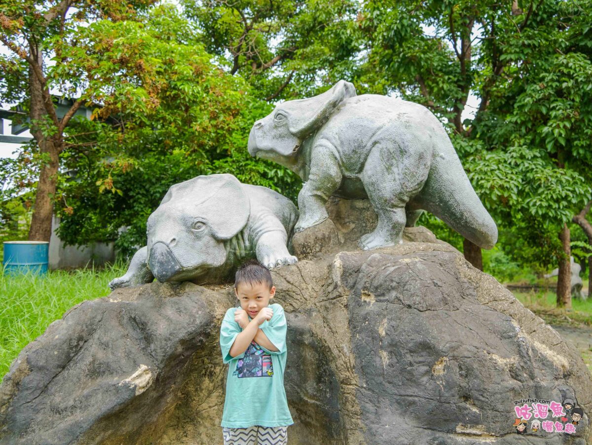 中州體育公園(仁德恐龍公園) | 台南仁德免費景點，恐龍骨骸及小恐龍出沒，尋找侏羅紀