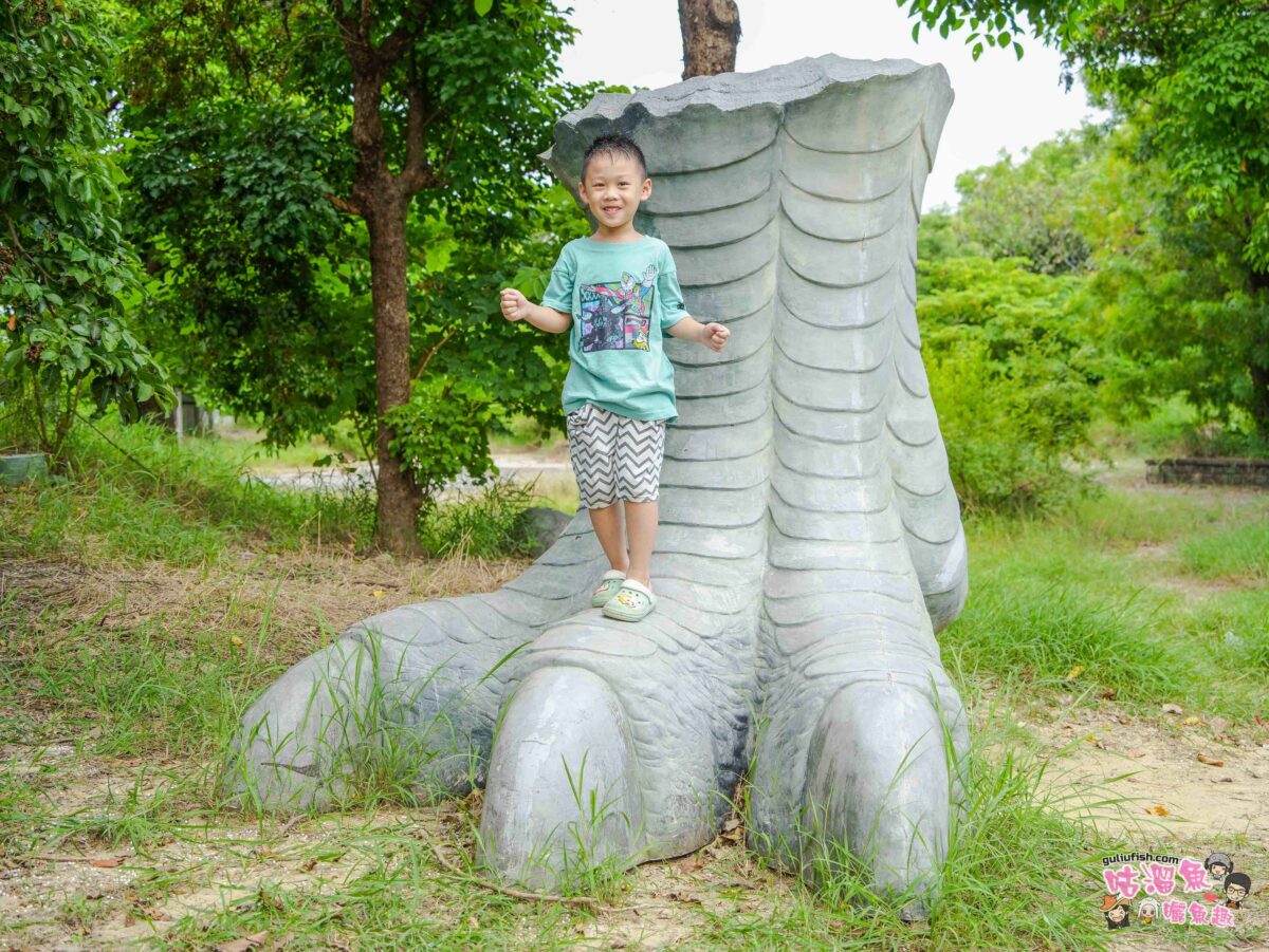 中州體育公園(仁德恐龍公園) | 台南仁德免費景點，恐龍骨骸及小恐龍出沒，尋找侏羅紀