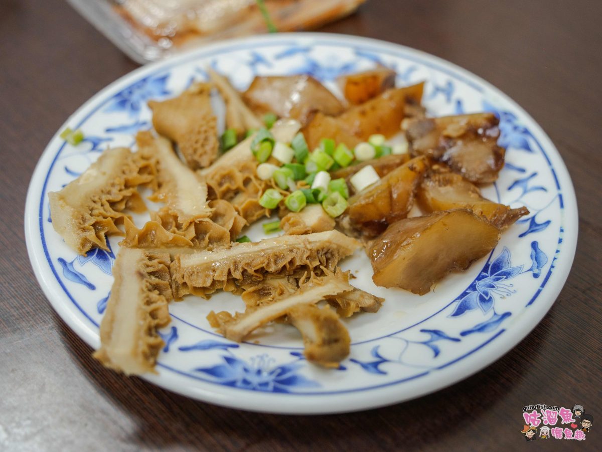 港園牛肉麵 | 鹽埕在地人氣老店，常常客滿生意很好，吃得是回憶！(附最新菜單)