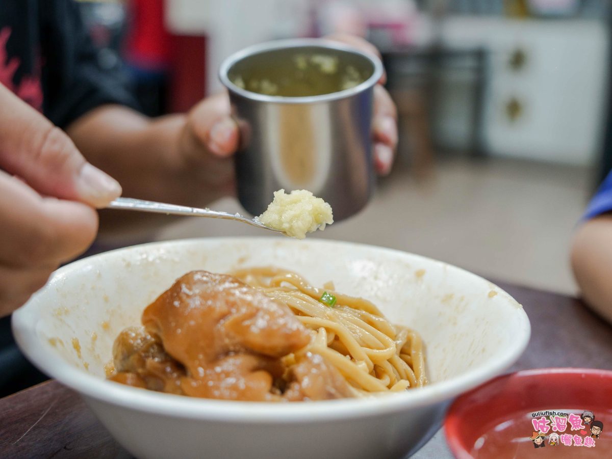 港園牛肉麵 | 鹽埕在地人氣老店，常常客滿生意很好，吃得是回憶！(附最新菜單)