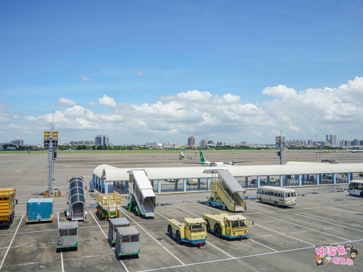 高雄國際機場(小港機場) 觀景台 | 免費室內親子景點，可近距離觀賞飛機，還有許多飛機模型可以參觀