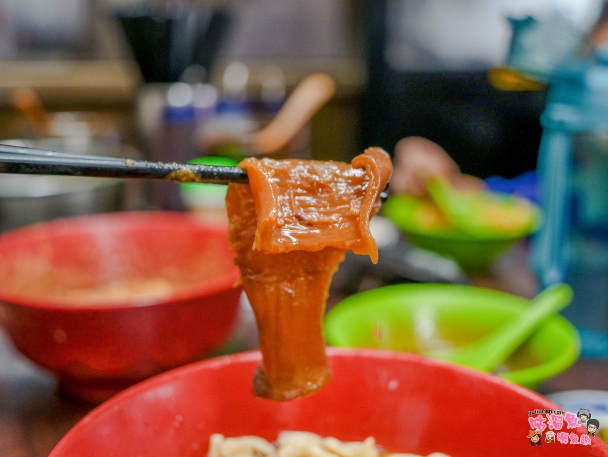 老牌牛肉拉麵大王 | 隱藏巷弄市場裡飄香70年以上的老店，生意很好排隊也要吃