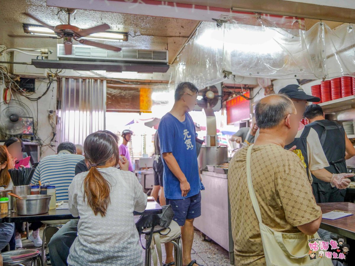 老牌牛肉拉麵大王 | 隱藏巷弄市場裡飄香70年以上的老店，生意很好排隊也要吃