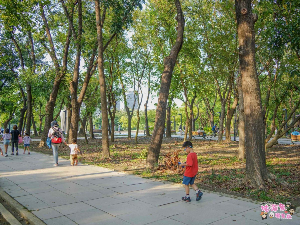 高雄親子景點》高雄都會公園 時間之鳥共融遊戲場 | 趣味主題遊具設施集結多特色，家長可一旁陪同也可野餐