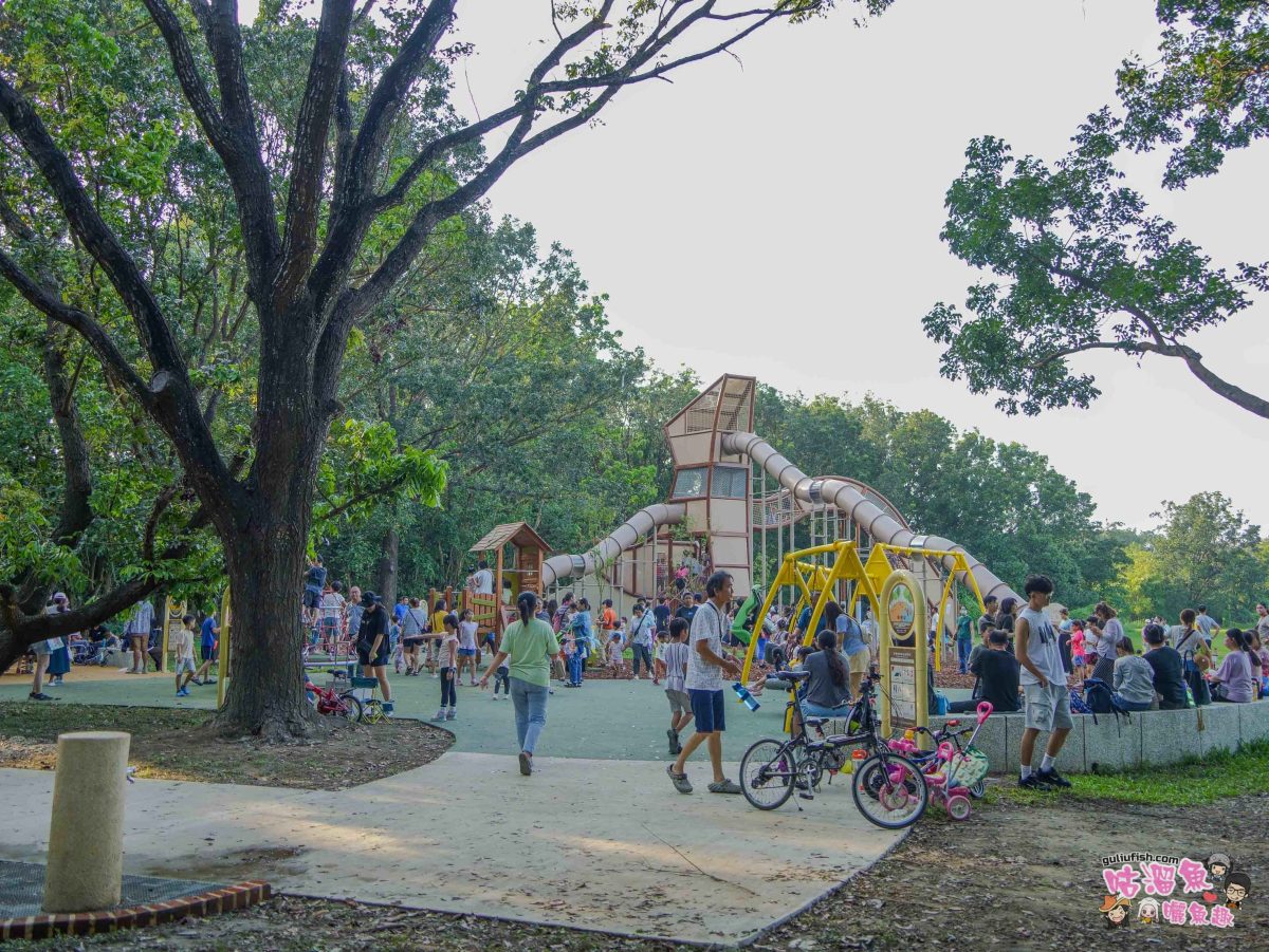 高雄親子景點》高雄都會公園 時間之鳥共融遊戲場 | 趣味主題遊具設施集結多特色，家長可一旁陪同也可野餐