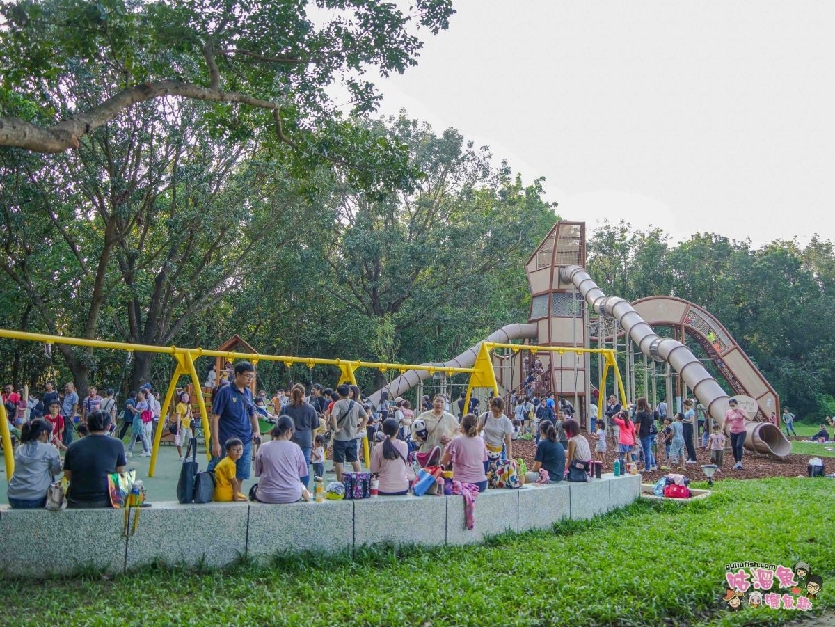 高雄親子景點》高雄都會公園 時間之鳥共融遊戲場 | 趣味主題遊具設施集結多特色，家長可一旁陪同也可野餐