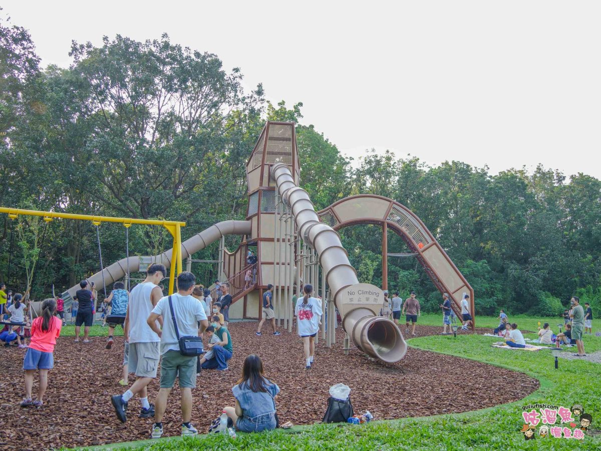 高雄親子景點》高雄都會公園 時間之鳥共融遊戲場 | 趣味主題遊具設施集結多特色，家長可一旁陪同也可野餐