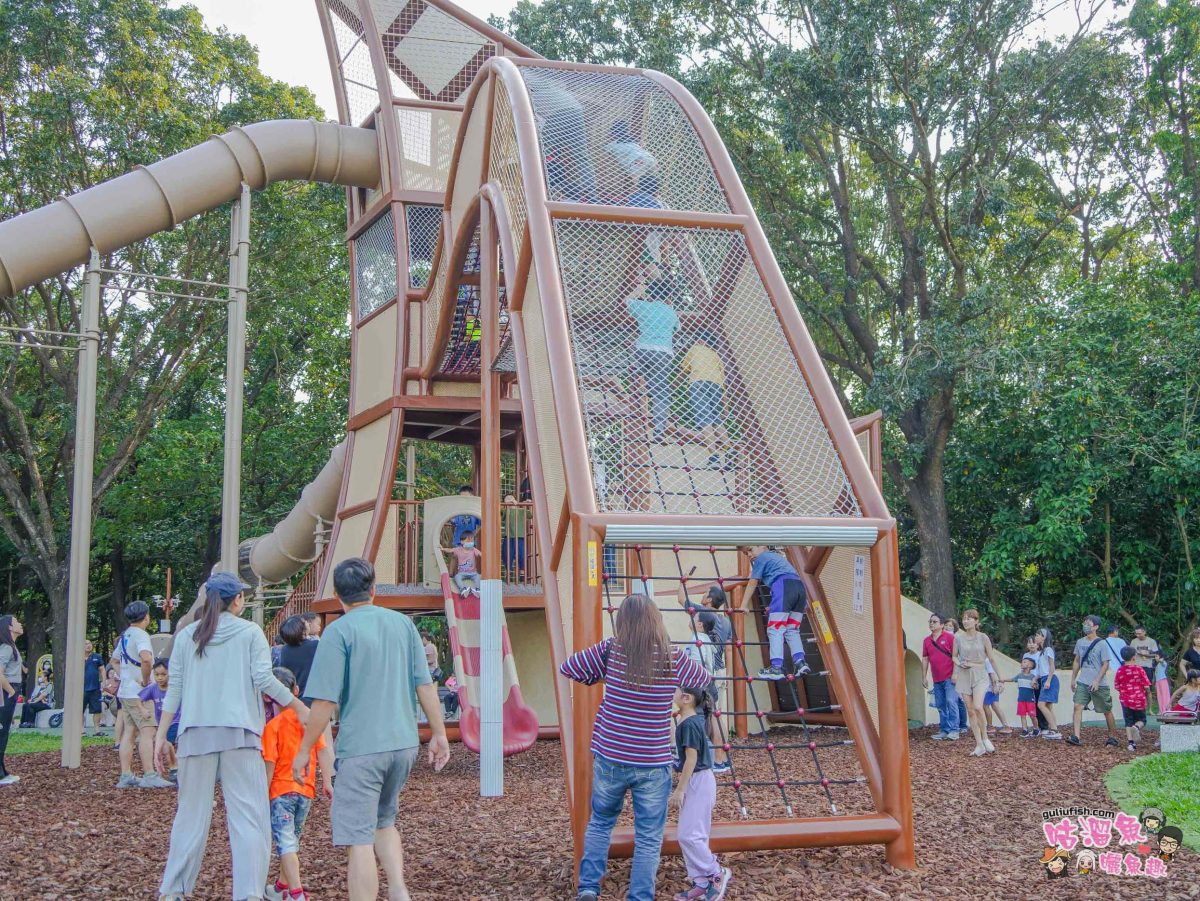 高雄親子景點》高雄都會公園 時間之鳥共融遊戲場 | 趣味主題遊具設施集結多特色，家長可一旁陪同也可野餐