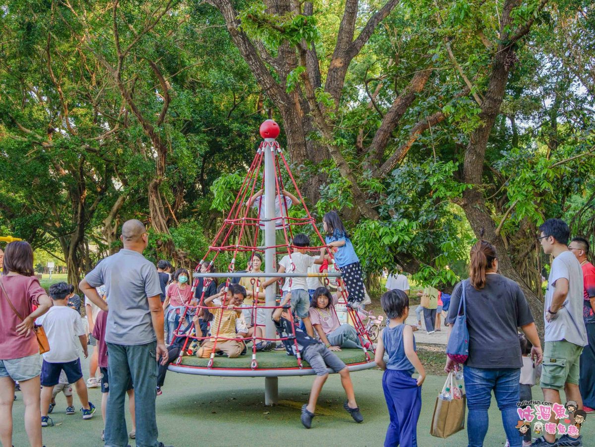 高雄親子景點》高雄都會公園 時間之鳥共融遊戲場 | 趣味主題遊具設施集結多特色，家長可一旁陪同也可野餐