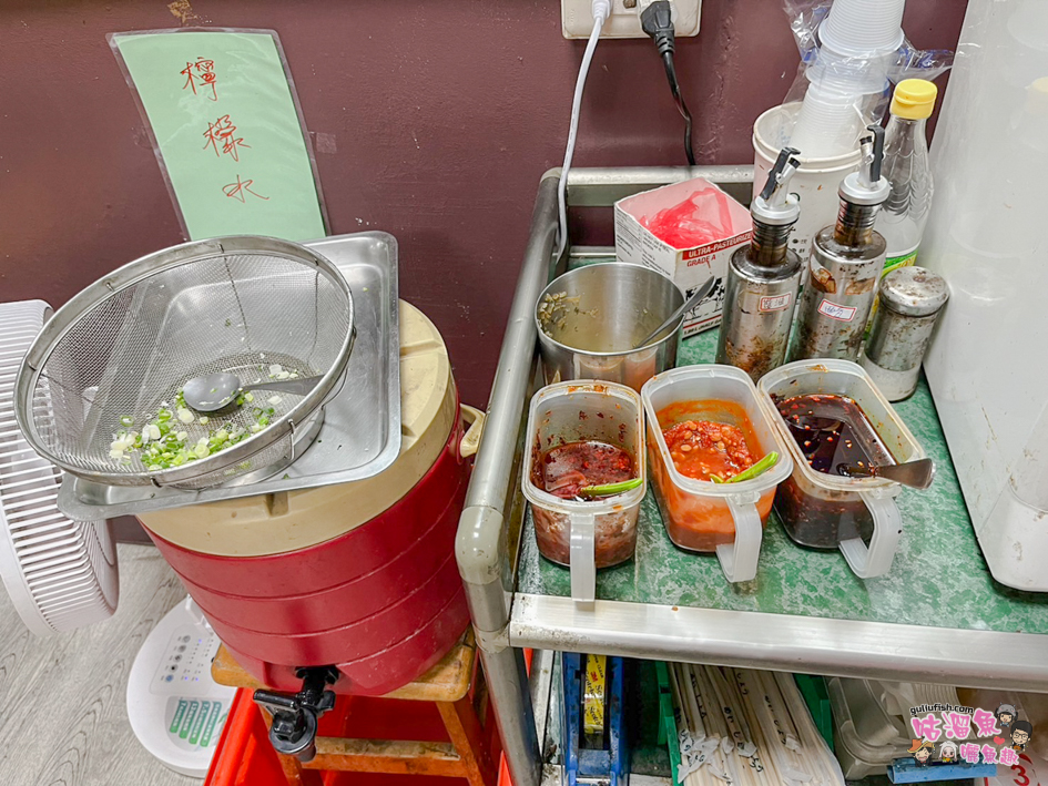 高雄楠梓美食》上典牛肉麵 | 每日熬煮湯頭且肉很大塊，老闆沒在怕人吃