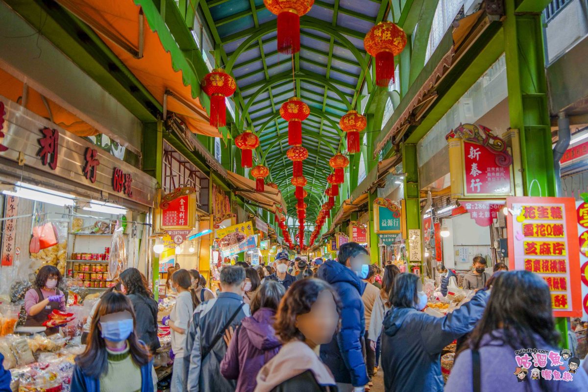 高雄景點》三鳳中街年貨大街/三塊厝車站彩繪牆蒸氣車頭小火車 | 高雄採買年貨乾貨推薦，順遊周邊景點