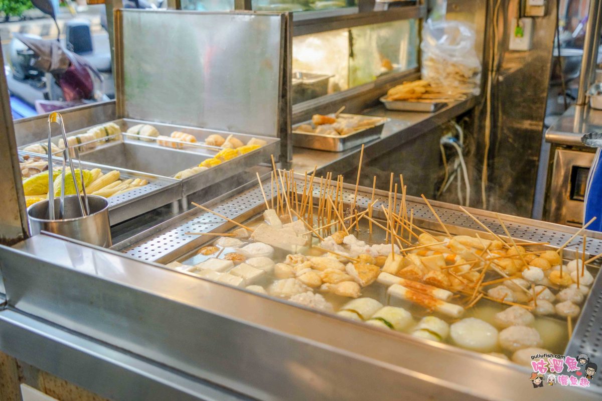 高雄梓官美食》腸大爺 | 懷舊復古小店裡收藏多樣日式小物，一間販售關東煮、蚵仔大腸麵線、大腸香腸、烤物等