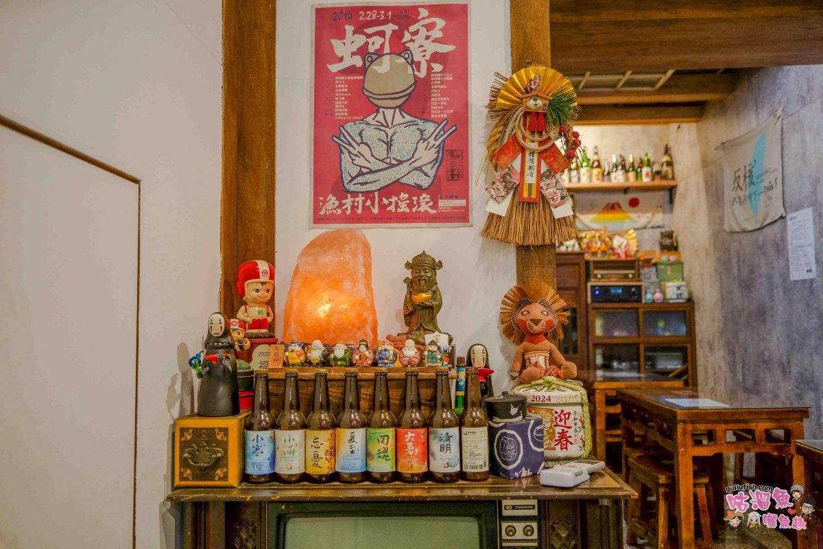 高雄梓官美食》腸大爺 | 懷舊復古小店裡收藏多樣日式小物，一間販售關東煮、蚵仔大腸麵線、大腸香腸、烤物等