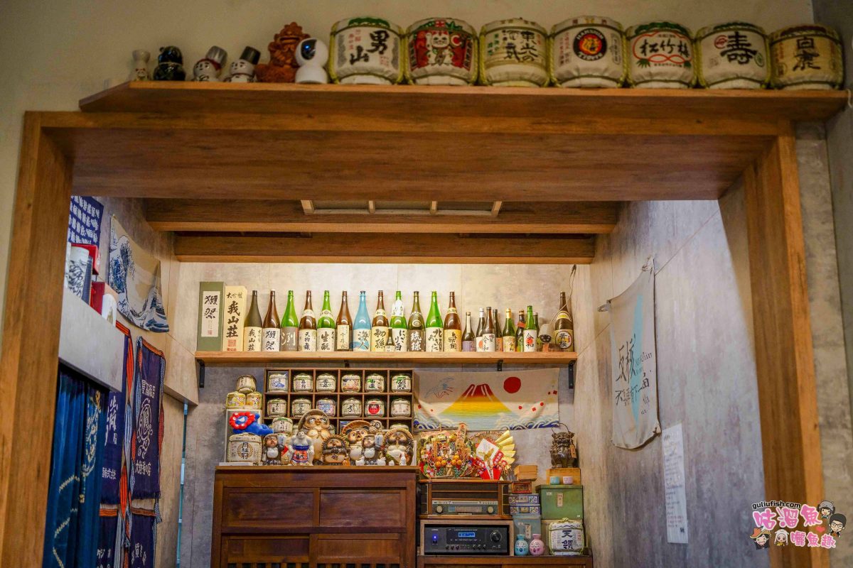 高雄梓官美食》腸大爺 | 懷舊復古小店裡收藏多樣日式小物，一間販售關東煮、蚵仔大腸麵線、大腸香腸、烤物等