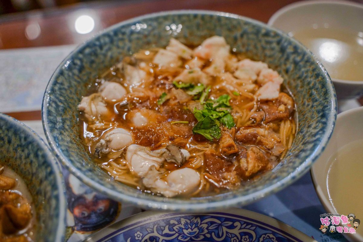 高雄梓官美食》腸大爺 | 懷舊復古小店裡收藏多樣日式小物，一間販售關東煮、蚵仔大腸麵線、大腸香腸、烤物等