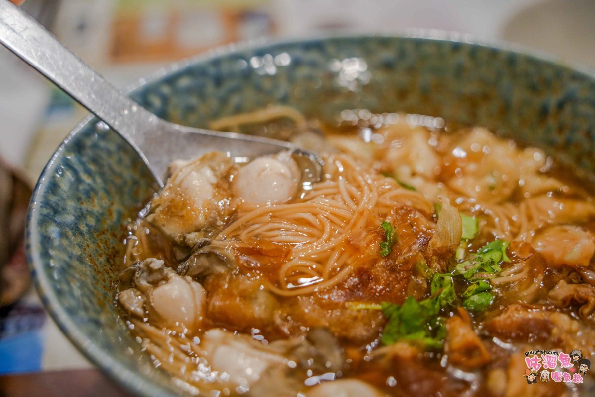 高雄梓官美食》腸大爺 | 懷舊復古小店裡收藏多樣日式小物，一間販售關東煮、蚵仔大腸麵線、大腸香腸、烤物等