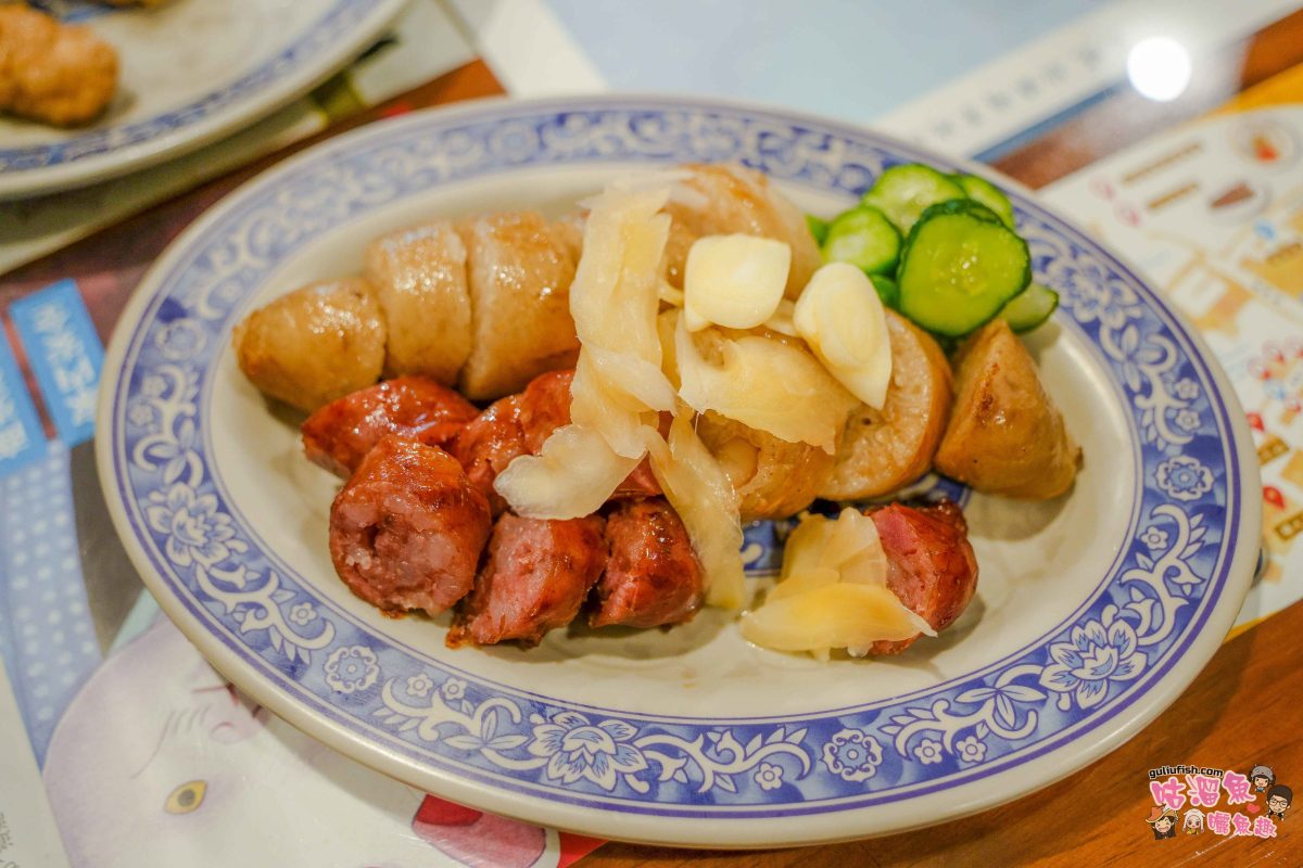 高雄梓官美食》腸大爺 | 懷舊復古小店裡收藏多樣日式小物，一間販售關東煮、蚵仔大腸麵線、大腸香腸、烤物等