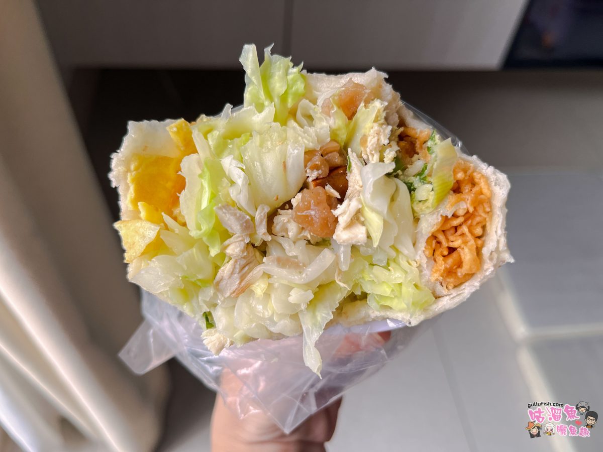 高雄美食》春捲小舖 | 高醫便宜大顆又餡料超飽滿的平價美食