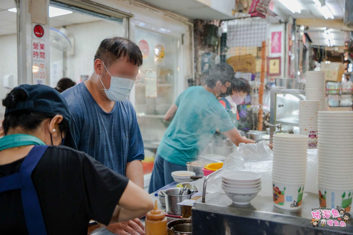 高雄美食》清溪小吃部 | 飄香逾七十年老店，三鳳中街排隊美食，必吃鹹湯圓
