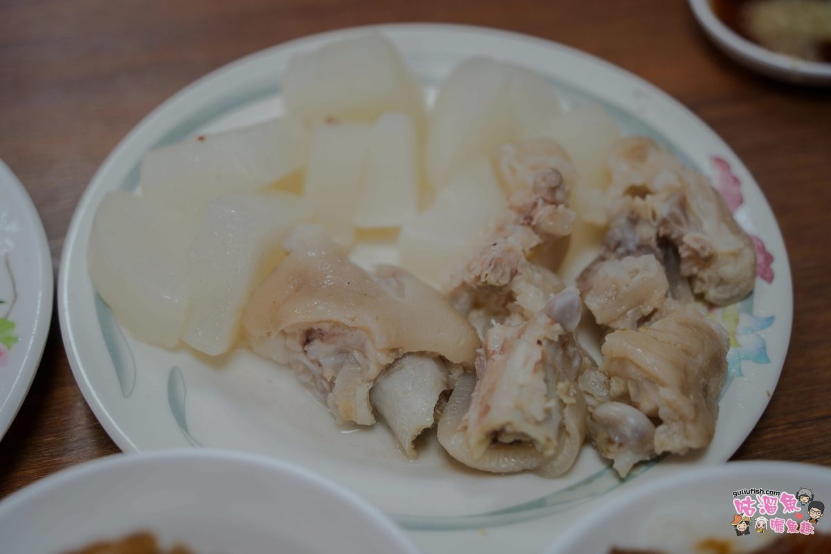 高雄美食》清溪小吃部 | 飄香逾七十年老店，三鳳中街排隊美食，必吃鹹湯圓