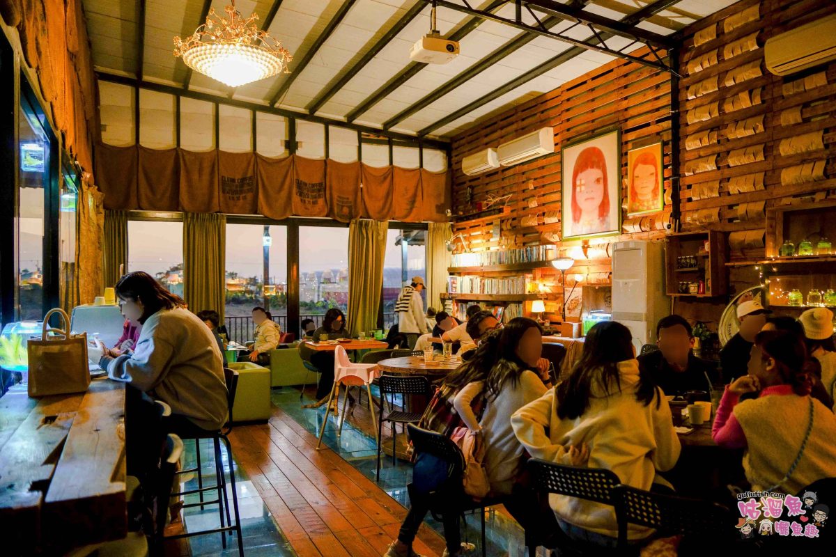 嘉義美食》魚罐頭咖啡館 | 被綠植包覆的絕美玻璃屋咖啡廳,坐擁田園景緻,還可在室內觀魚池餵魚很有趣 嘉義美食》魚罐頭咖啡館 | 被綠植包覆的絕美玻璃屋咖啡廳,坐擁田園景緻,還可在室內觀魚池餵魚很有趣