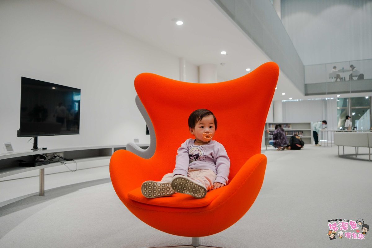 台中景點》臺中綠美圖 | 隱藏公園裡的絕美圖書館，森林中的美術館，夢幻白建築結合愜意戶外綠地空間
