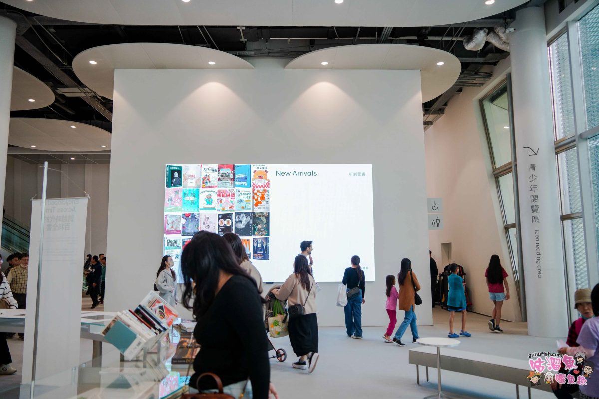 台中景點》臺中綠美圖 | 隱藏公園裡的絕美圖書館，森林中的美術館，夢幻白建築結合愜意戶外綠地空間