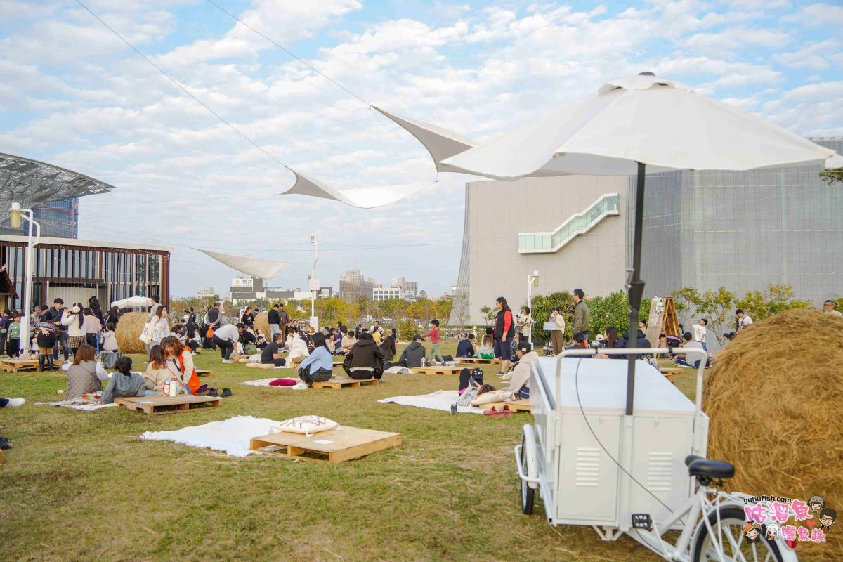 台中景點》臺中綠美圖 | 隱藏公園裡的絕美圖書館，森林中的美術館，夢幻白建築結合愜意戶外綠地空間