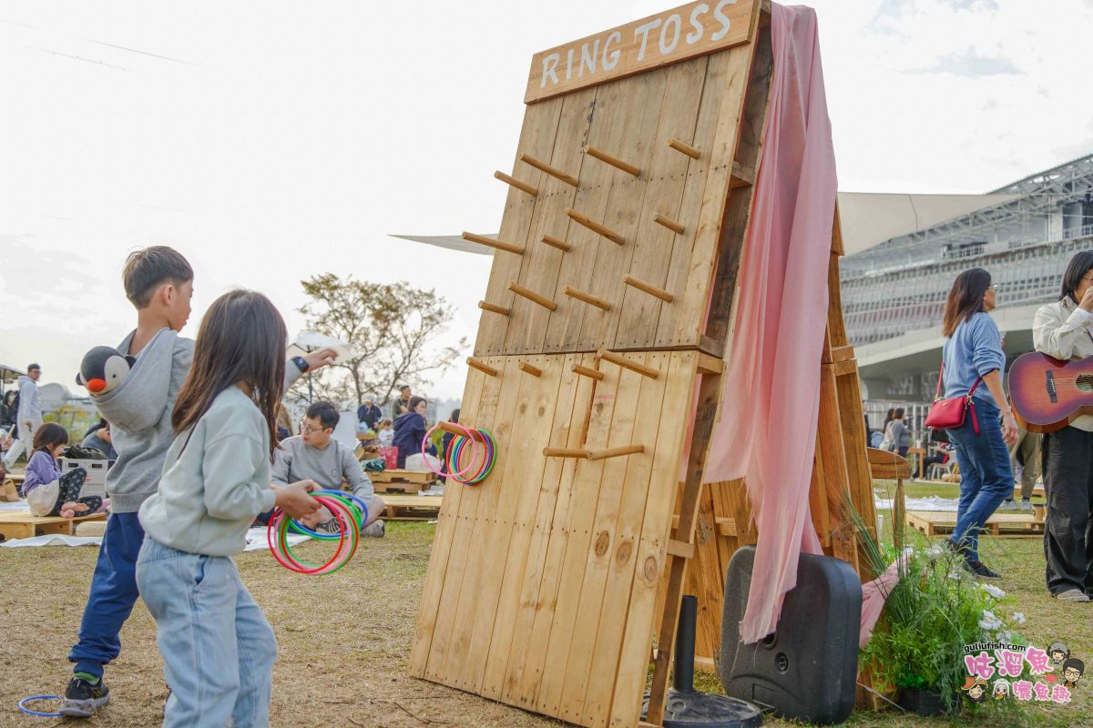 台中景點》臺中綠美圖 | 隱藏公園裡的絕美圖書館，森林中的美術館，夢幻白建築結合愜意戶外綠地空間