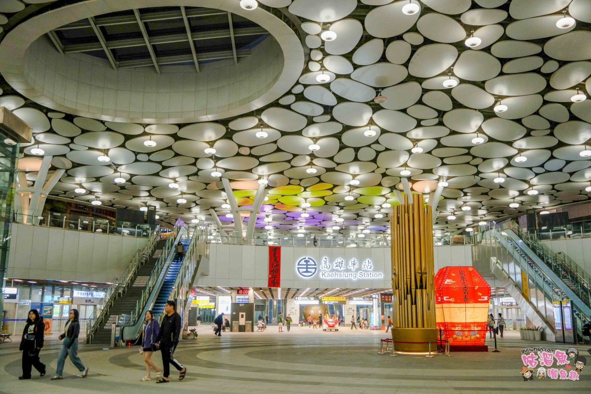 高雄景點》高雄車站 全新亮相 | 綠色廊道開放囉！高雄駅一番街，車站地下街美食、動漫/IP聯名商品/一番賞店開箱